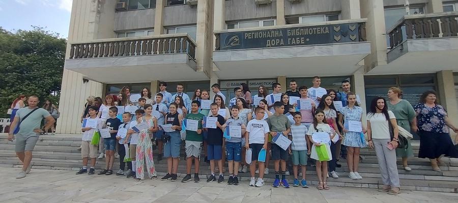 Награждаване на изявени ученици от Добрич по математика и информационни технологии